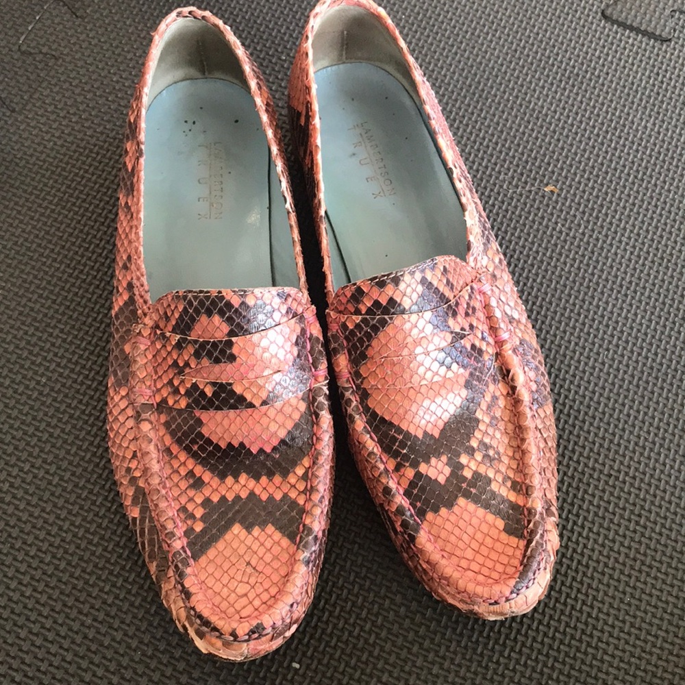 Pink and black lizard/alligator loafers